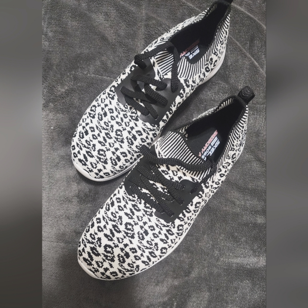Sketchers bobs sneakers